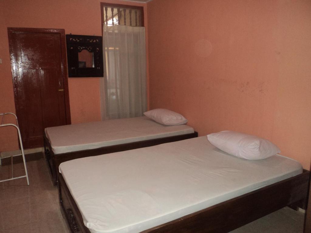 Hotel Sentral Pabean Buleleng Buitenkant foto