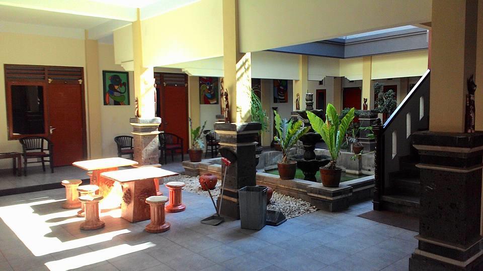 Hotel Sentral Pabean Buleleng Buitenkant foto