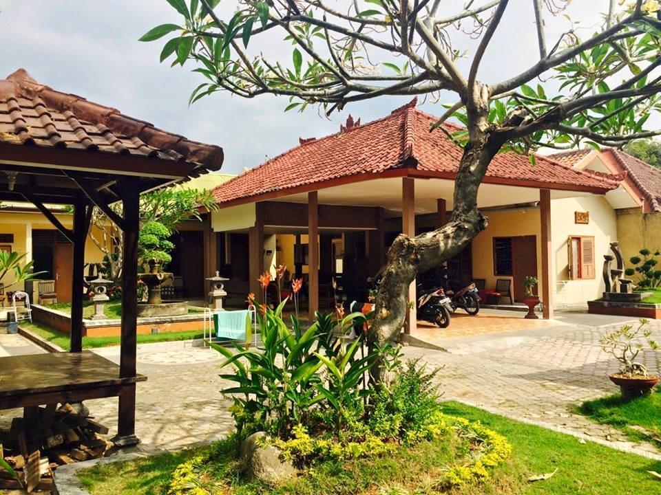 Hotel Sentral Pabean Buleleng Buitenkant foto