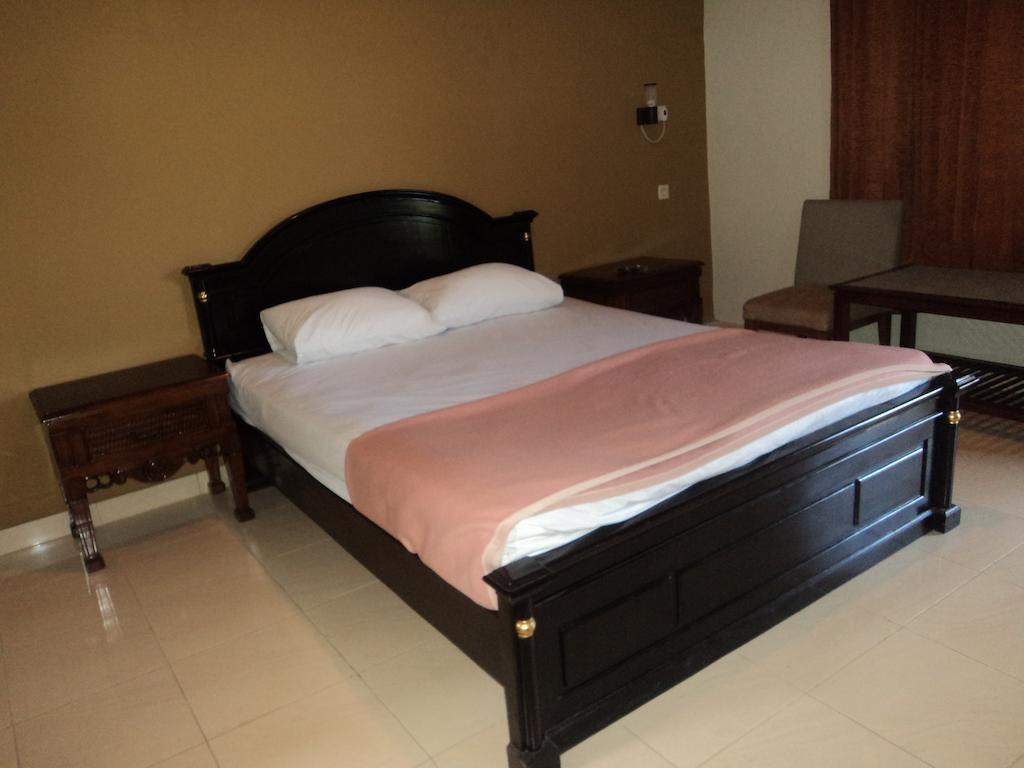 Hotel Sentral Pabean Buleleng Kamer foto