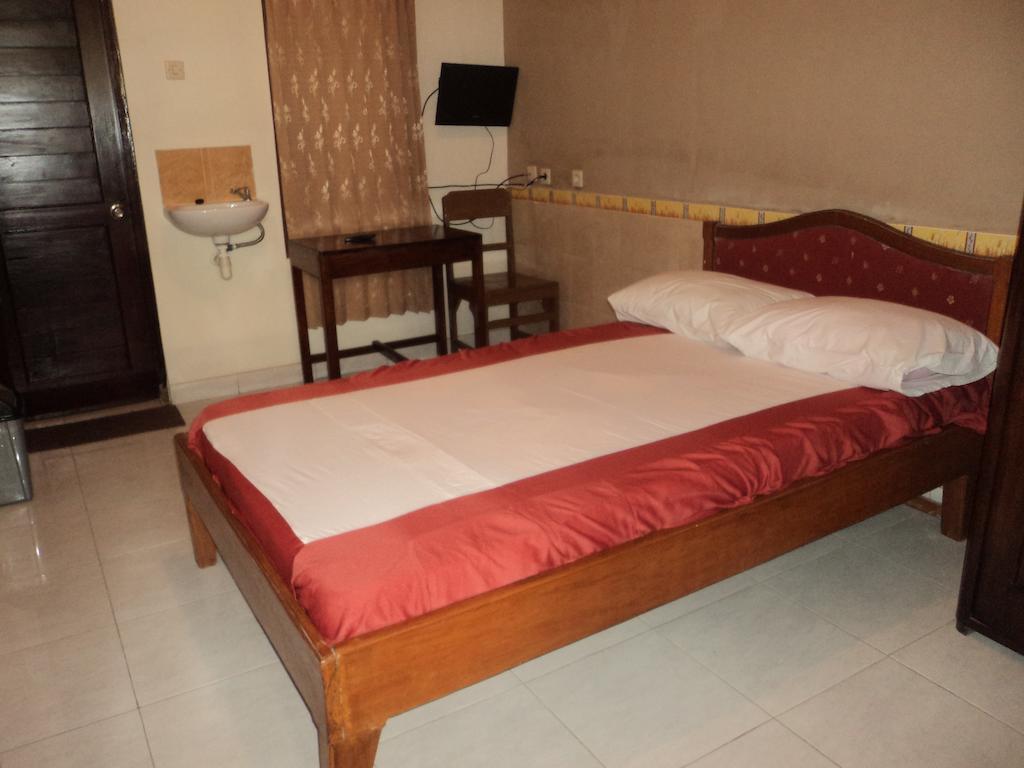 Hotel Sentral Pabean Buleleng Buitenkant foto